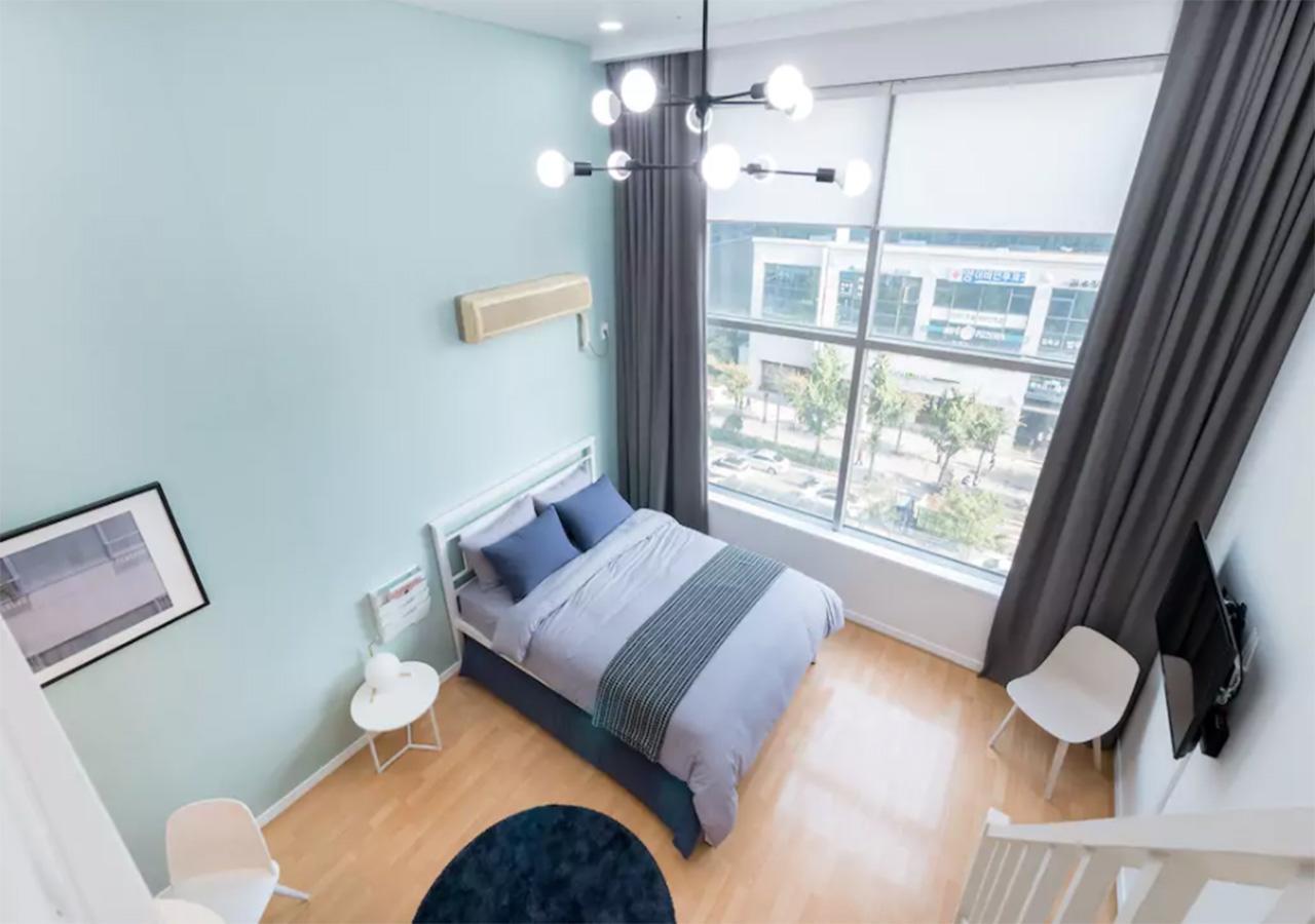 Апартаменты Here House Hongdae Сеул Экстерьер фото