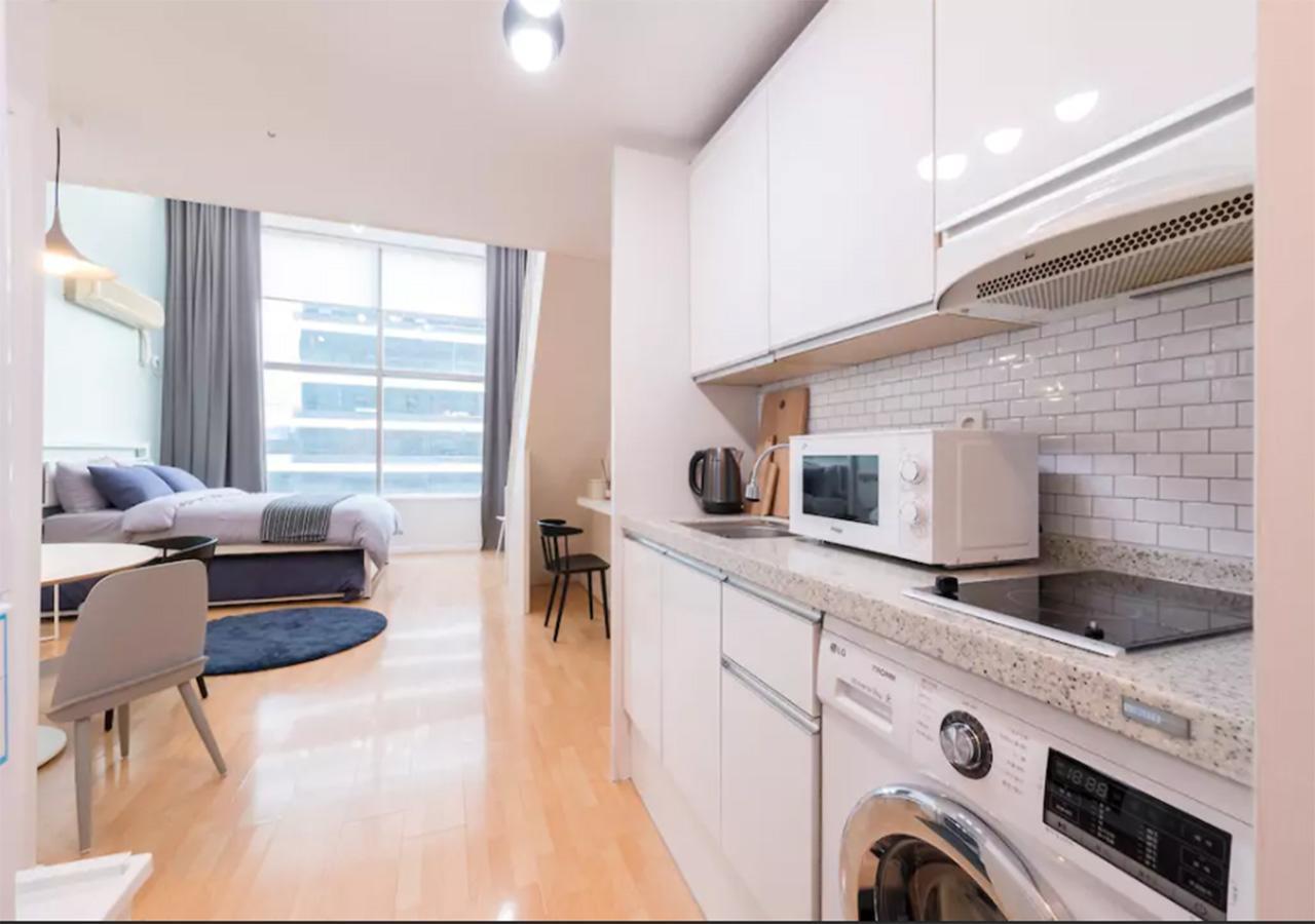 Апартаменты Here House Hongdae Сеул Экстерьер фото